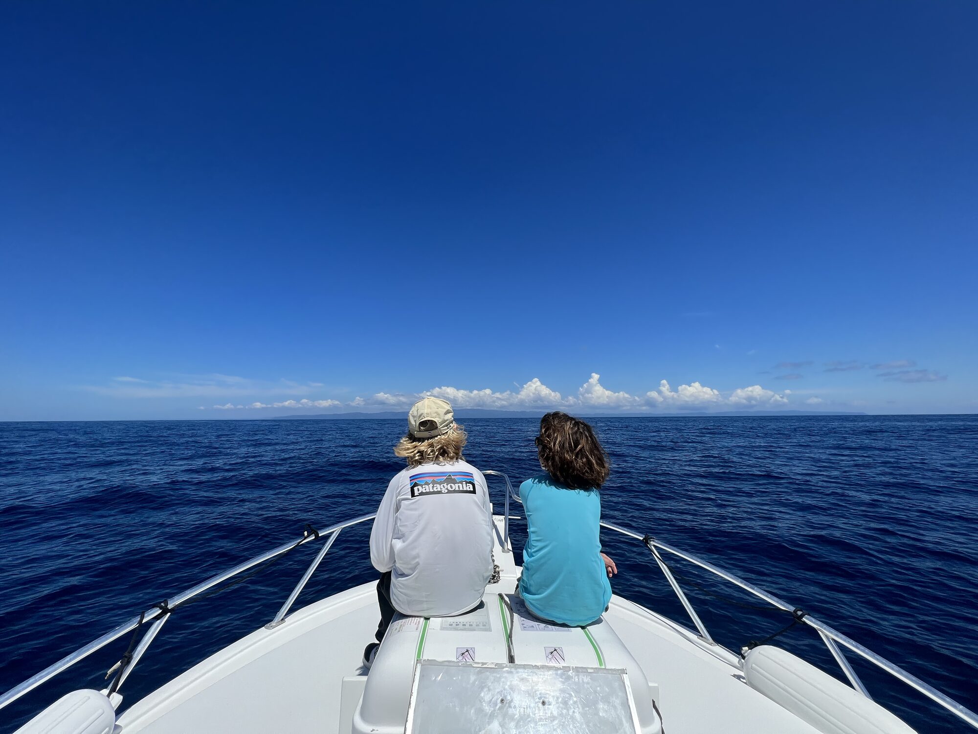 Looking over the Pacific from the bow of a Crocodile Bay boat