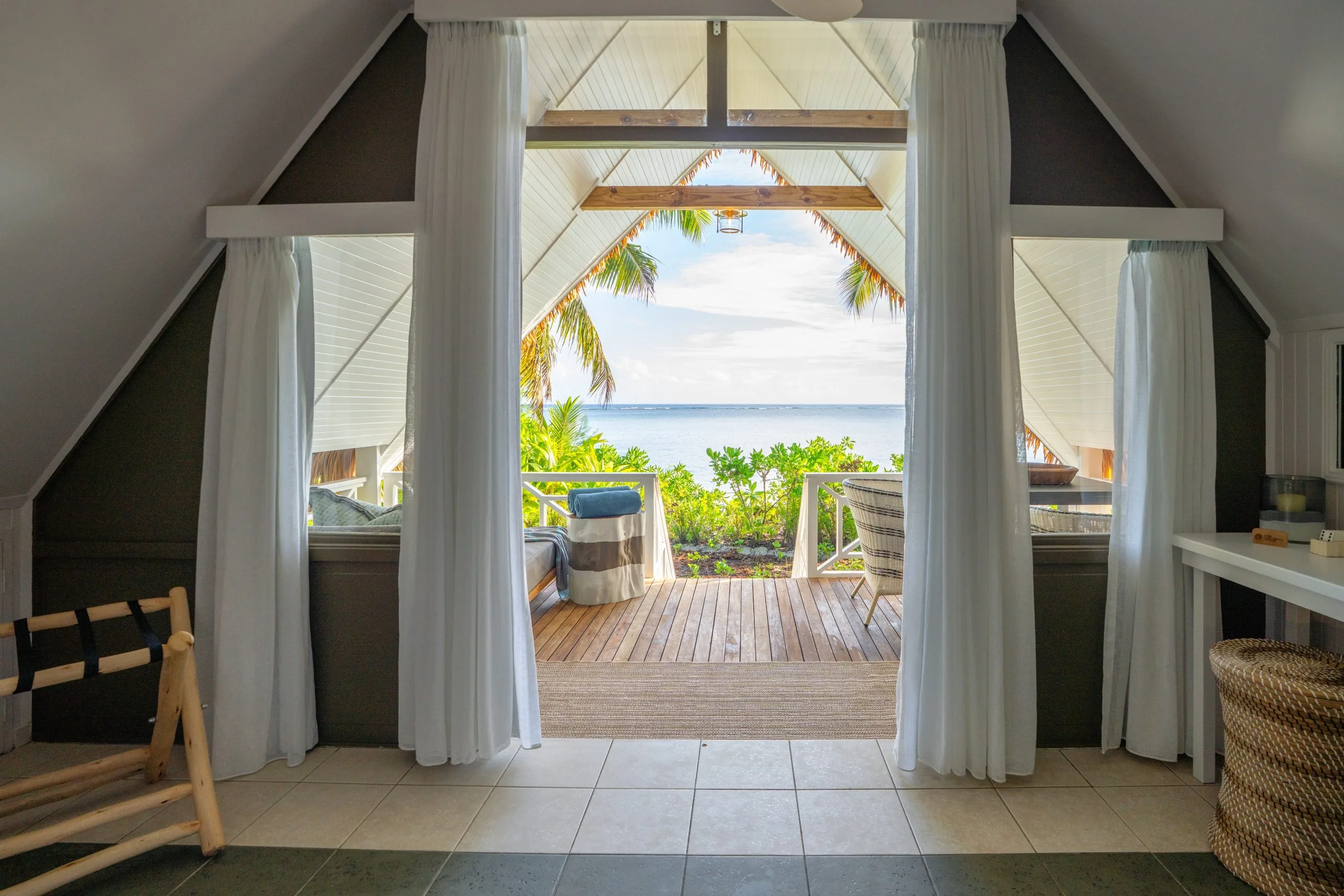 Beach bungalow ocean view — Alphonse Island, Seychelles