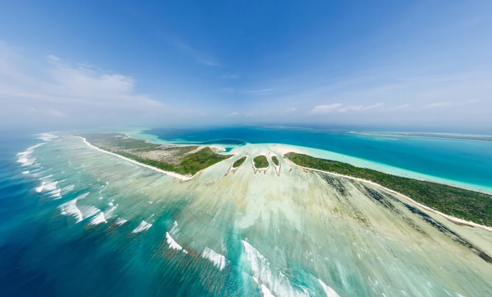 Aerial of the atoll and turquoise lagoon — Farquhar Atoll, Seychelles