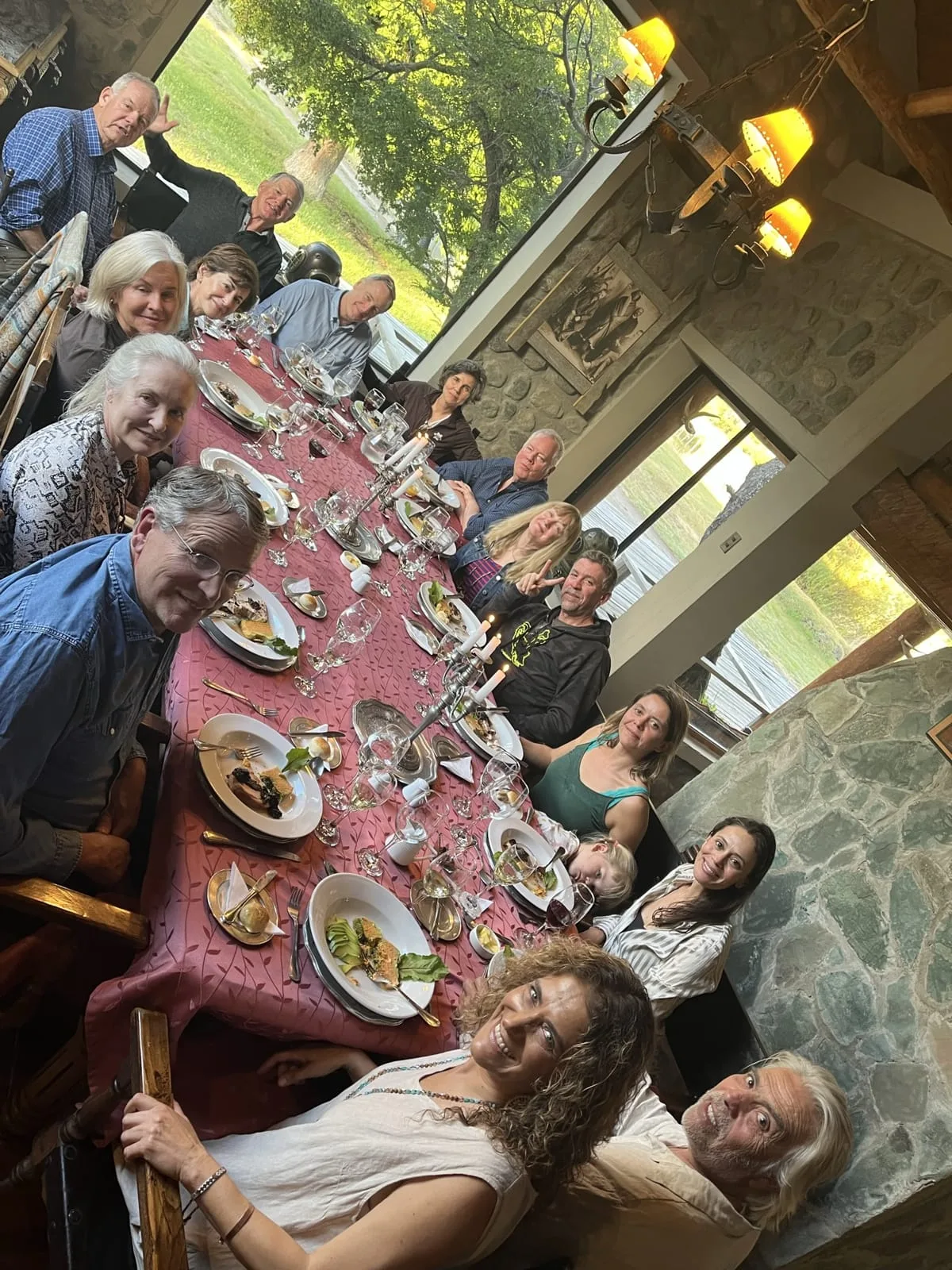 Guests around the dinner table at El Saltamontes Lodge