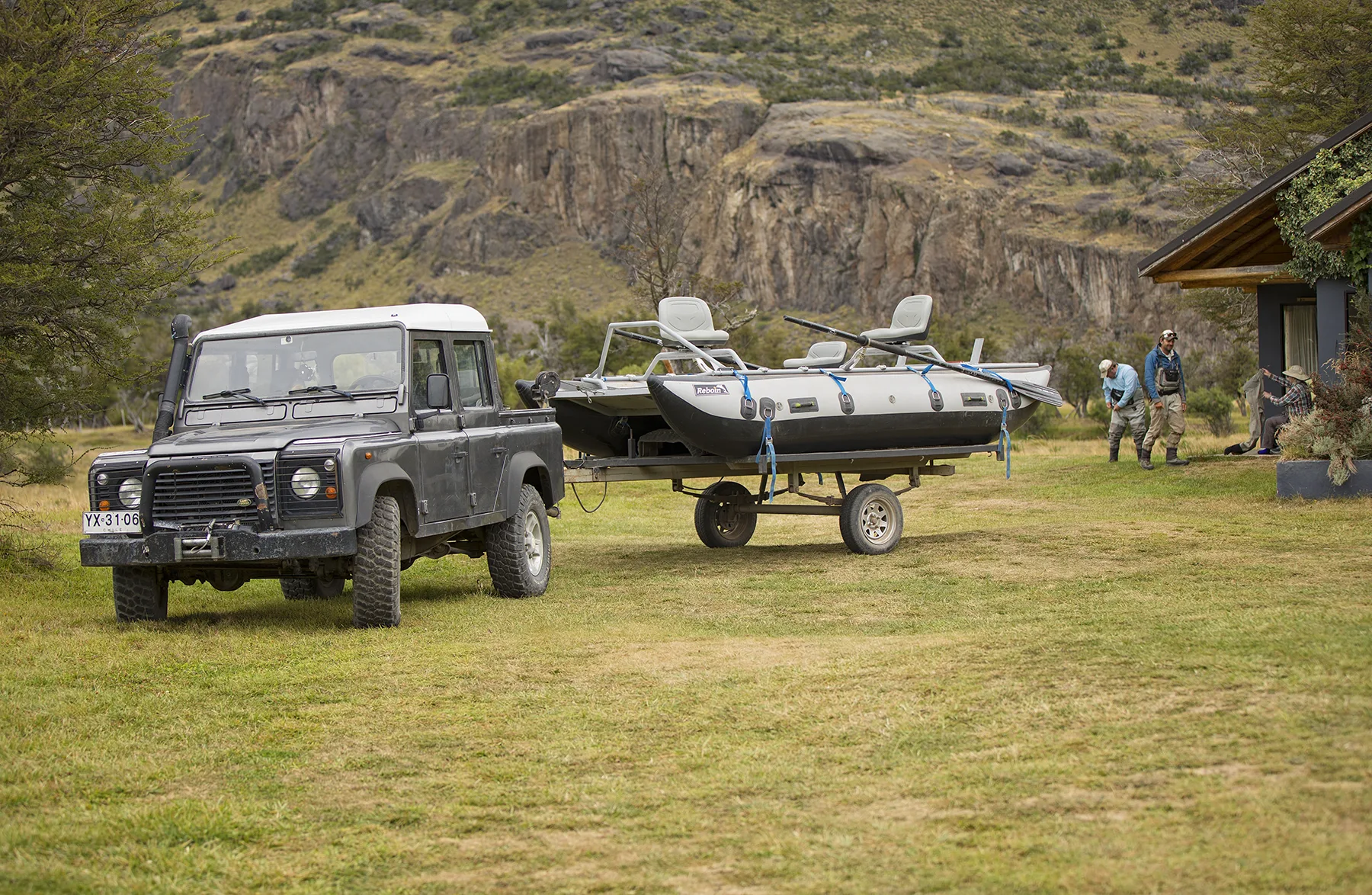 Land Rover towing a drift boat at El Saltamontes Lodge in Patagonia